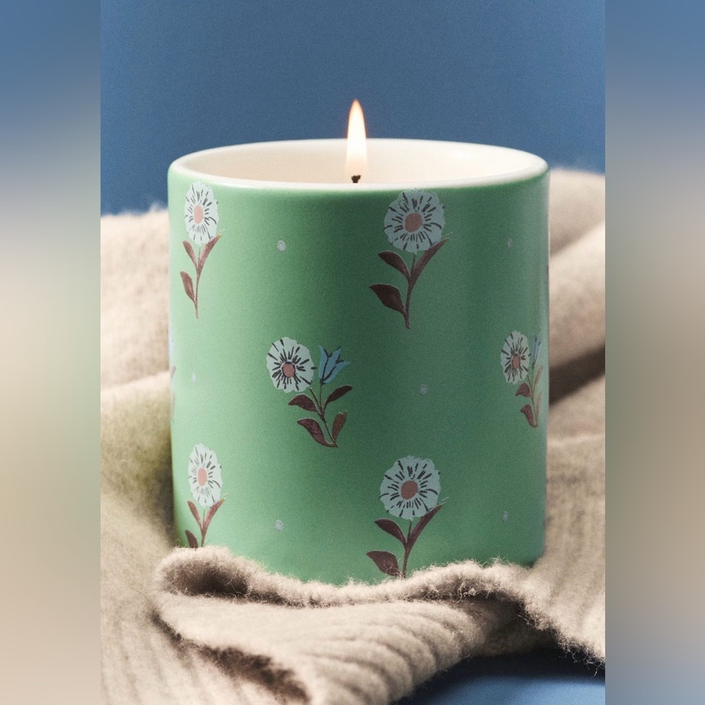 Anthropologie Spring Cottage Floral Golden Petals & Cashmere Boxed Candle, NWT